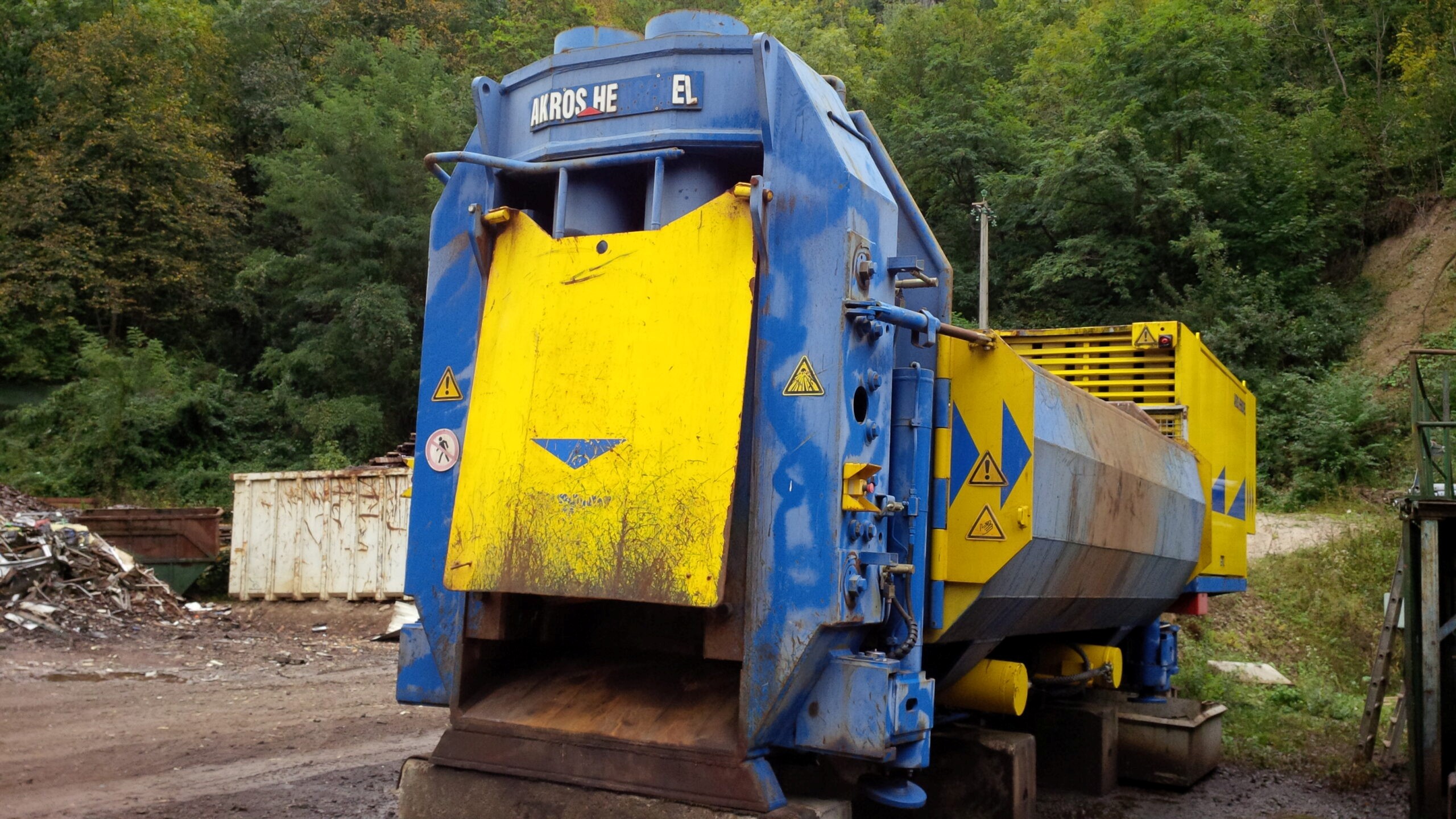 Cisaille à volets AKROS HENSCHEL 600 tonnes d'occasion - vue générale